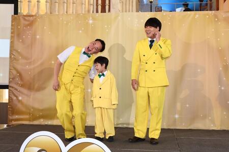 お笑い芸人を夢見る少年と一日限りのトリオを結成し、漫才を披露したヤングパインのたなちゃん（左）とば～やん（右）