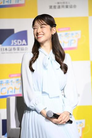 笑顔を見せる松村沙友理＝東京・日本橋ホール（撮影・千葉大輝）