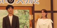 会見に出席したのん（右）と北村有起哉