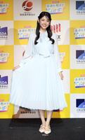 撮影に応じる松村沙友理＝東京・日本橋ホール（撮影・千葉大輝）