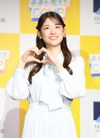 ポーズを決める松村沙友理＝東京・日本橋ホール（撮影・千葉大輝）