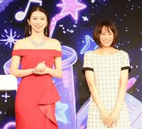 プレゼンターとして登壇した（左から）牧野真莉愛とつんく♂の奥様（撮影・千葉大輝）