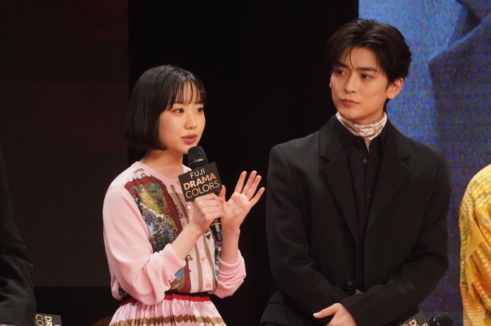 イベントに出席した芦田愛菜（左）と高橋文哉ⓒフジテレビ
