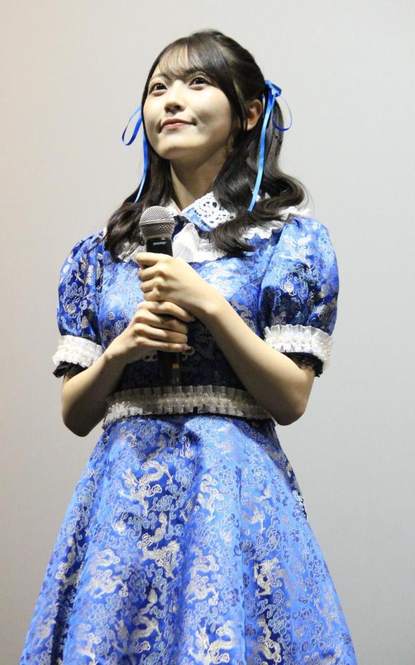 舞台あいさつに登壇したＡＫＢ４８佐藤綺星