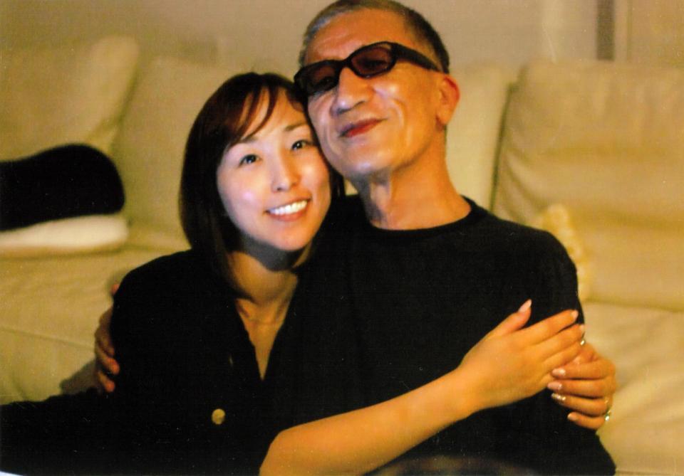 やしきさくらさん（左）とやしきたかじんさん