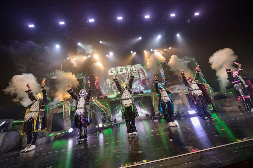 大阪公演を行ったＡＭＰＴＡＫｘＣＯＬＯＲＳの（左から）あっきぃ、まぜ太、ぷりっつ、ちぐさくん、あっと、けちゃ