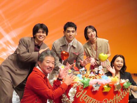 ドラマ会見に出席した（上段左から）黒崎煌代、ＵＴＡ、鳴海唯、（下段左から）木村祐一、鈴木紗理奈