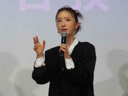 映画「見上げてごらん」の上映イベントに出席した松本まりか