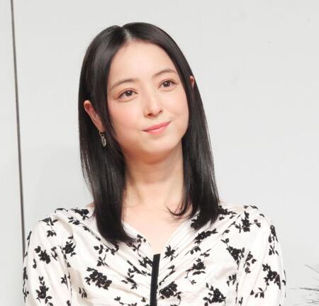 会見に出席した佐々木希＝東京・代官山蔦屋書店