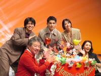 ドラマ会見に出席した（上段左から）黒崎煌代、ＵＴＡ、鳴海唯、（下段左から）木村祐一、鈴木紗理奈