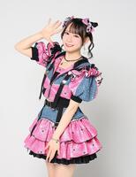 ポーズをとるＳＫＥ４８の大村杏（撮影・石井剣太郎）