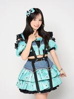 ポーズをとるＳＫＥ４８の入内嶋涼（撮影・石井剣太郎）