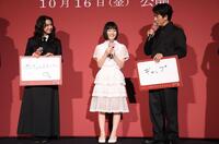 トークでで盛り上がる（左から）二階堂ふみ、小八重葵美、岡田准一＝新宿ピカデリー（撮影・金田祐二）