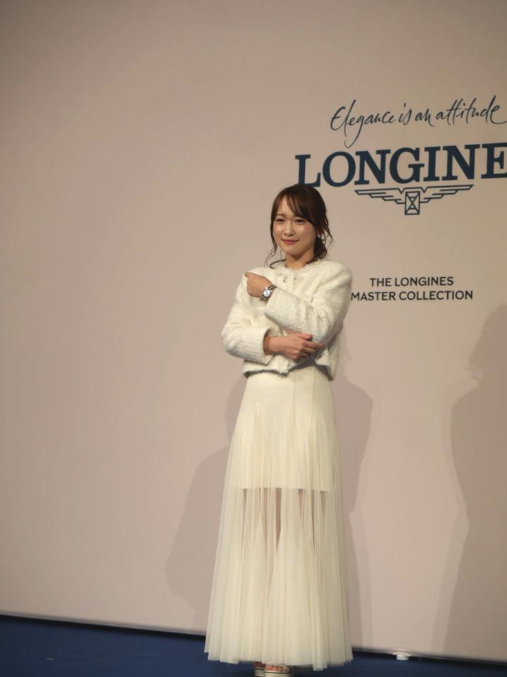 オールホワイトの衣装で登場した川栄李奈