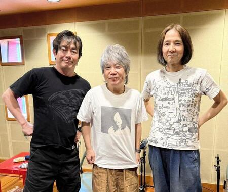 ティン・パン・アレーの「ＹＥＬＬＯＷ　ＭＡＧＩＣ　ＣＡＲＮＩＶＡＬ」をリメイクした（左から）宮沢和史、佐橋佳幸、高野寛