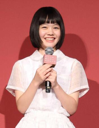 笑顔を見せる小八重葵美（撮影・金田祐二）　