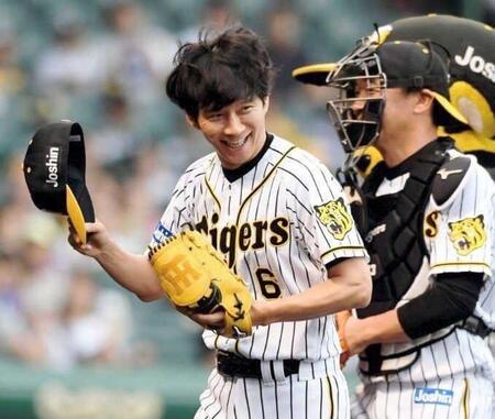 ２０１８年９月に甲子園でファーストピッチセレモニーを行った渡部建　