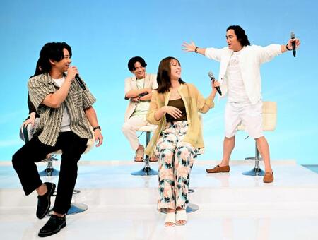 会見を盛り上げる佳久創（右端）、左端は主演の北山宏光（撮影・堀内翔）
