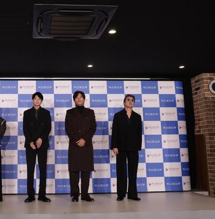会見に出席した（左から）向井理、要潤、豊原功補＝東京・辰巳のＷＯＷＯＷ（撮影・佐々木彰尚）