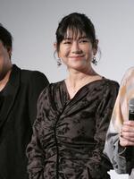 舞台あいさつを行った真木よう子