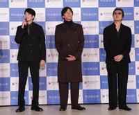 会見に出席した（左から）向井理、要潤、豊原功補＝東京・辰巳のＷＯＷＯＷ（撮影・佐々木彰尚）