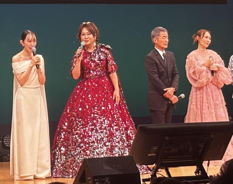 （左から）やしきさくらさん、はるな愛、大平サブロー、愛内里菜＝５日