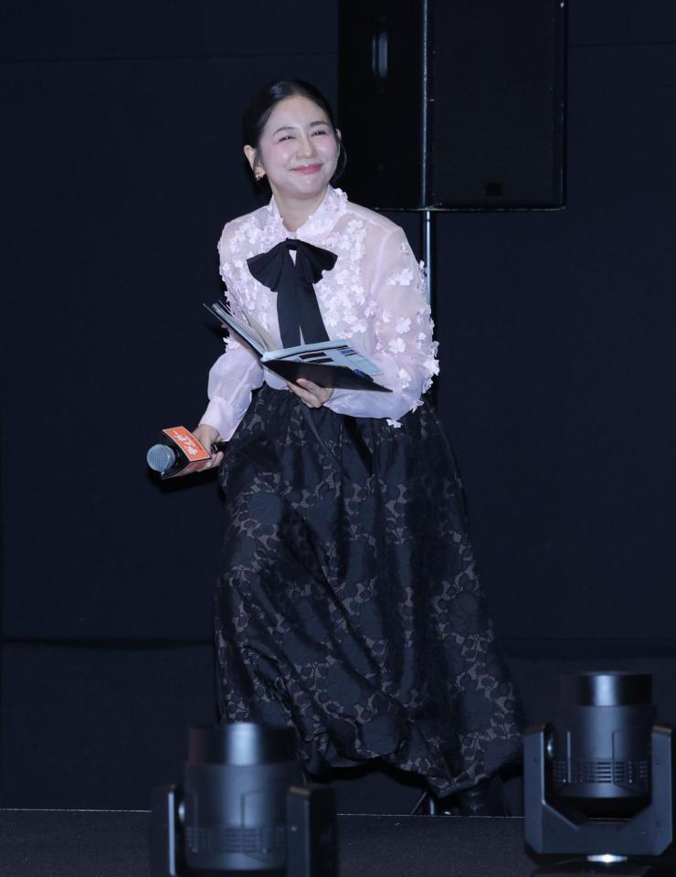 登壇する関根麻里＝東京・ＴＯＨＯシネマズ六本木ヒルズ（撮影・棚橋慶太）