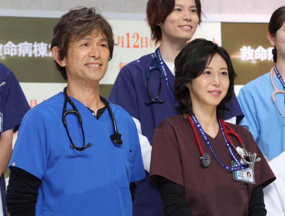 ドラマ「救命病棟２４時」で共演する江口洋介（左）と松嶋菜々子＝東京・台場のフジテレビ湾岸スタジオ（撮影・西岡正）
