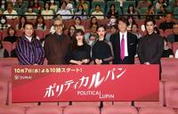 ポーズをとる（左から）きょん、渡部篤郎、石原さとみ、河合優実、草刈正雄、寛一郎（撮影・石井剣太郎）