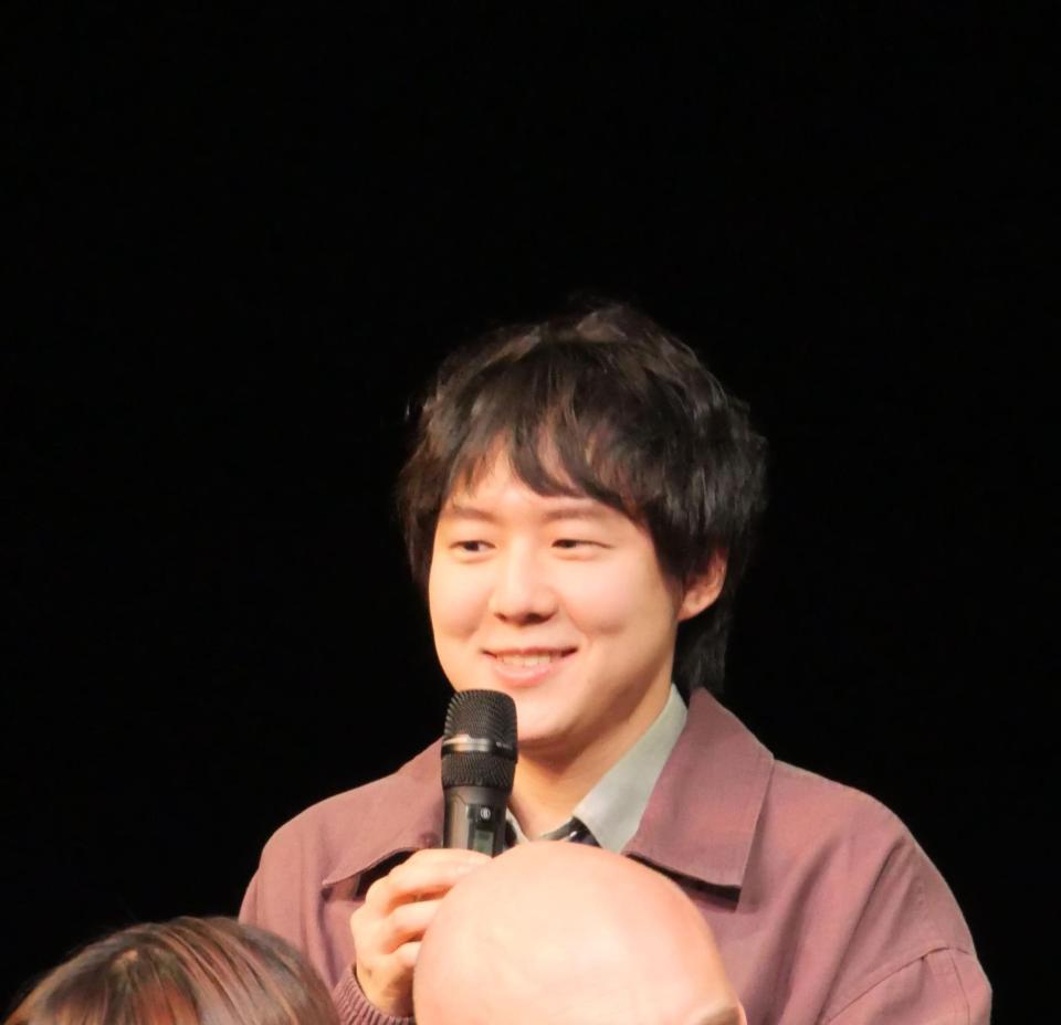 会見に出席した小日向星一