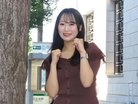 「黒髪海峡」でデビューした演歌歌手の藤崎詩乃