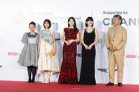 第３１回釜山国際映画祭に正式出品された映画「ルックバック」に出演する（左から）岡田六花、七瀬ふうり、出口夏希、蒔田彩珠、是枝裕和監督