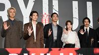 ジャパンプレミアに登場した（左から）ＪＵＮＯＮ、萩原利久、柳楽優弥、川栄李奈、三宅健（撮影・堀内翔）