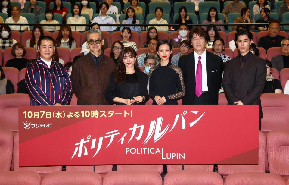 ポーズをとる（左から）きょん、渡部篤郎、石原さとみ、河合優実、草刈正雄、寛一郎（撮影・石井剣太郎）