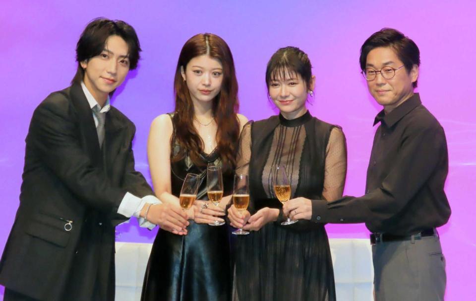 （左から）鈴木大河、馬場ふみか、真木よう子、山崎樹範