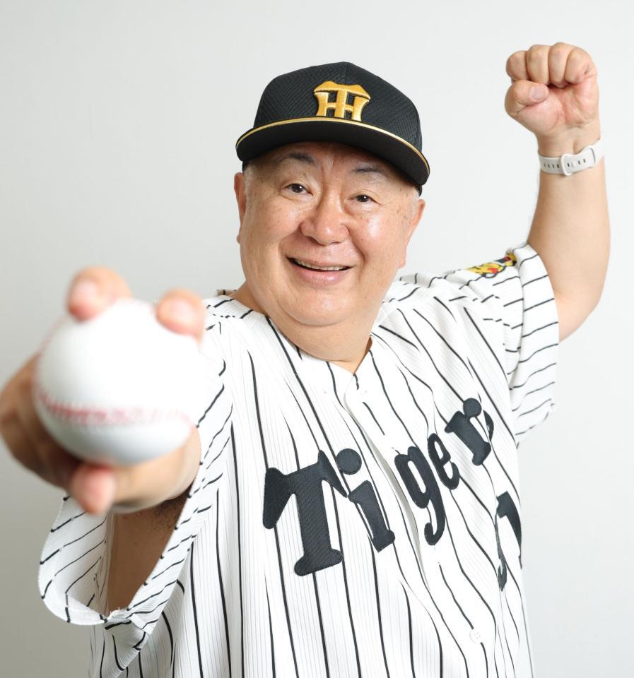 阪神の優勝を喜ぶ松村邦洋（撮影・吉澤敬太）