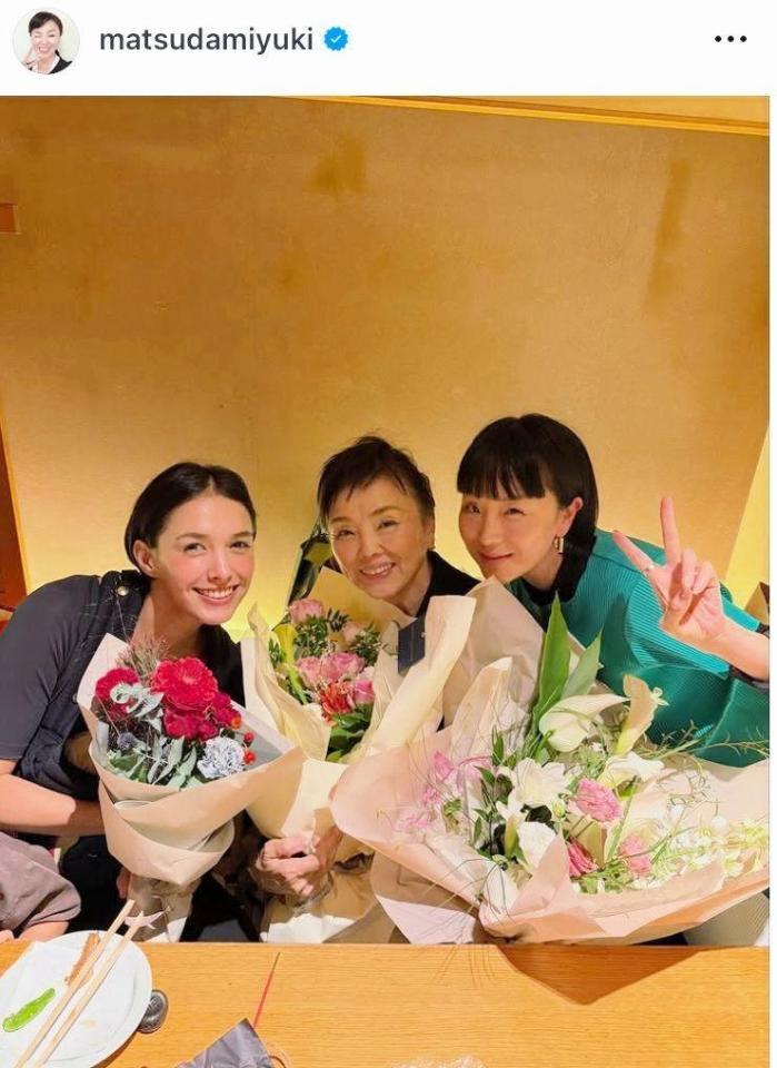 モーガン茉愛羅（左）、ゆう姫（右）と。松田美由紀のインスタグラム＠ｍａｔｓｕｄａｍｉｙｕｋｉ（１０月７日付）より 