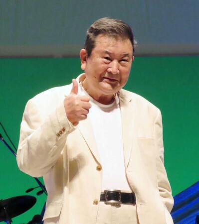 　コンサートを行った小林旭