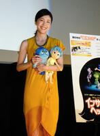 日本語吹き替え版の声優を務めた映画「インサイド・ヘッド」の舞台あいさつに登場した竹内結子さん＝２０１５年７月