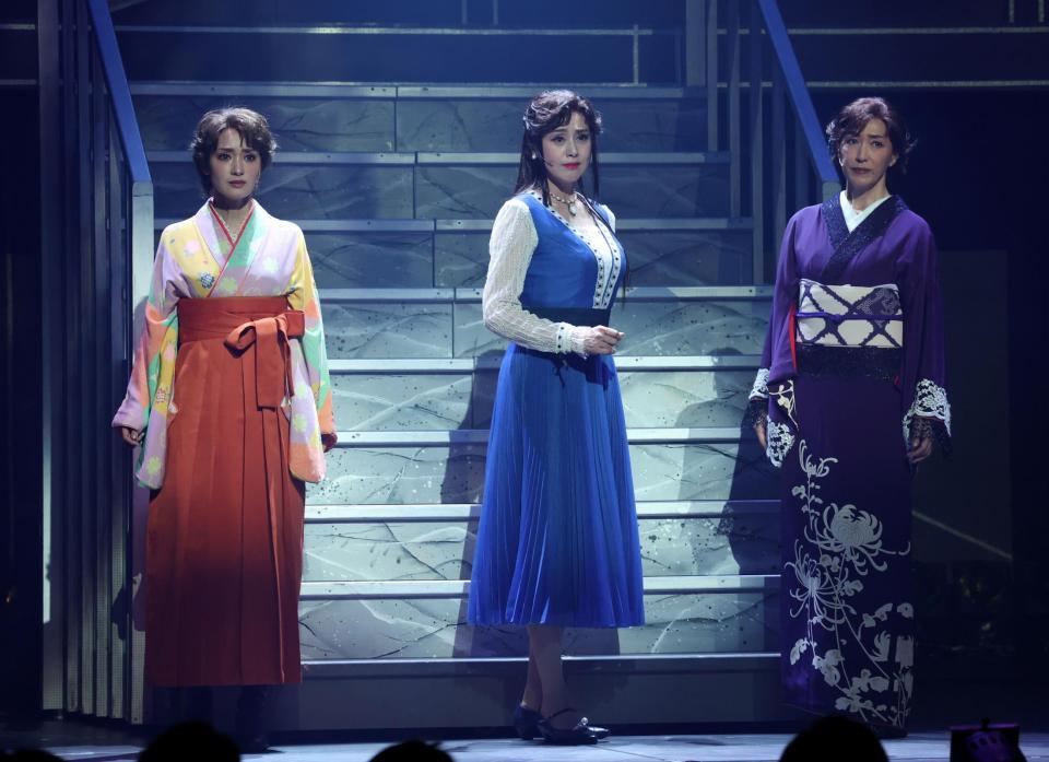 舞台「メイジ・ザ・キャッツアイ」で熱演する（左から）剛力彩芽、藤原紀香、高島礼子（撮影・伊藤笙子）