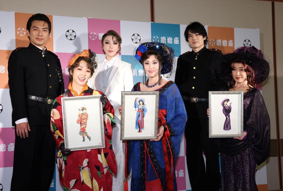 舞台「メイジ・ザ・キャッツアイ」取材会に登場した（前列左から）剛力彩芽、藤原紀香、高島礼子、（後列同）上川竜治、美弥るりか、崎山つばさ＝東京・浜町の明治座（撮影・伊藤笙子）