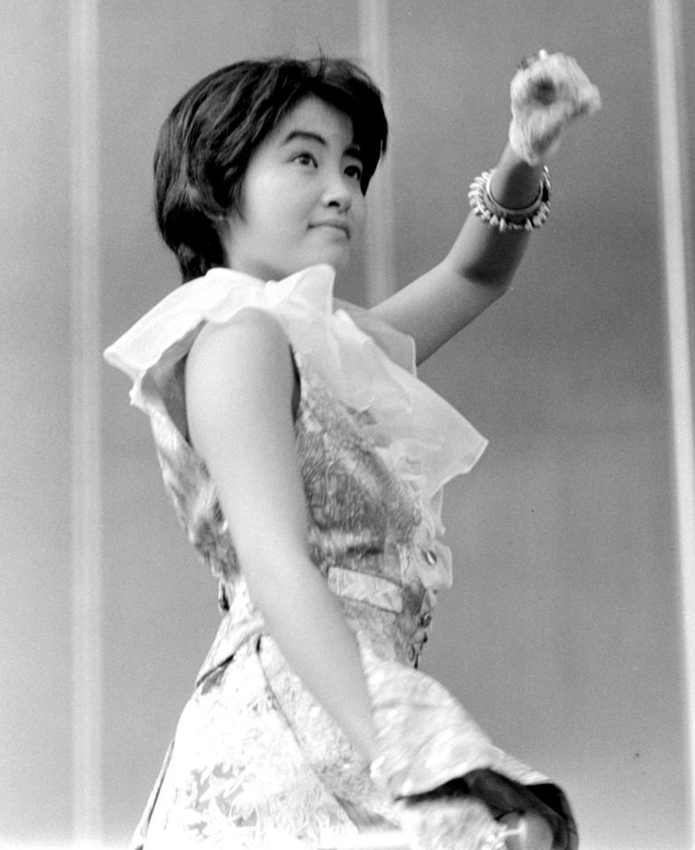 野外コンサートで歌う荻野目洋子＝１９８６年