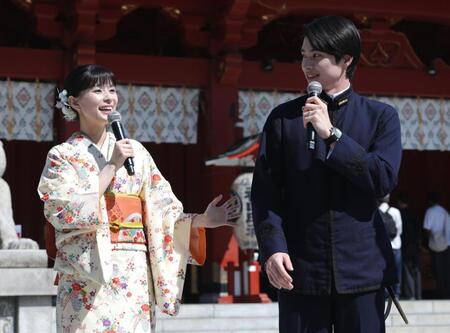 トークで盛り上がる芳根京子（左）と本田響矢（撮影・棚橋慶太）