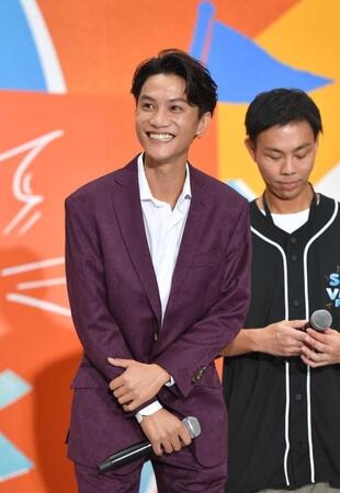 日曜劇場「ＶＩＶＡＮＴ」のイベントに登場したオーム・タナパック＝９月１９日