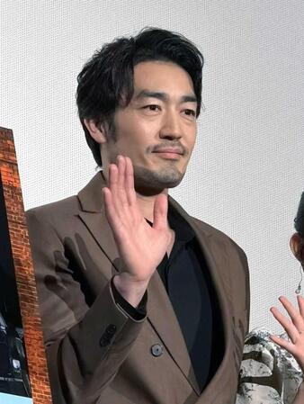 初日舞台あいさつに登場した大谷亮平