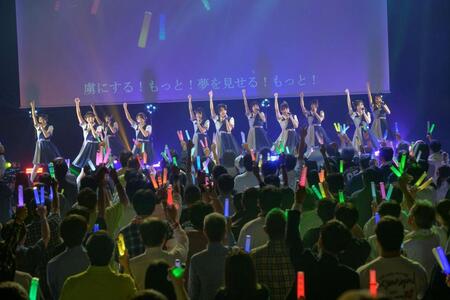 ライブを盛り上げる可憐なアイボリー（Ｐｈｏｔｏ　ｂｙ　林晋介）