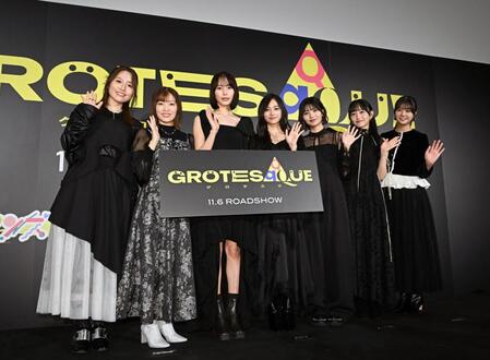 舞台あいさつに登場した（左から）長谷川育美、市ノ瀬加那、南沙良、井上和、中西アルノ、一ノ瀬美空、冨里奈央（撮影・堀内翔）