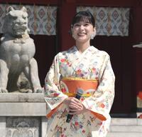 笑顔を見せる芳根京子＝東京・神田明神（撮影・棚橋慶太）