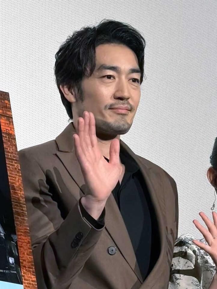 初日舞台あいさつに登場した大谷亮平
