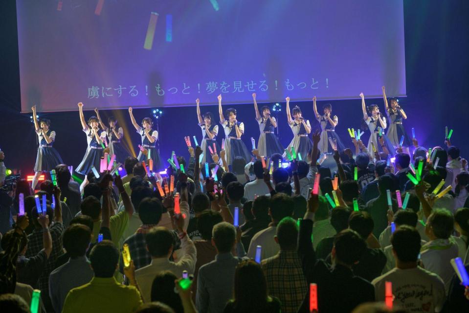 ライブを盛り上げる可憐なアイボリー（Ｐｈｏｔｏ　ｂｙ　林晋介）